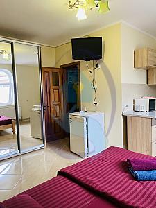 Довженка 15б/13