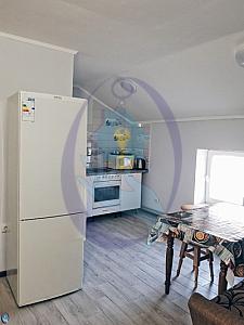 Довженка 15б-17