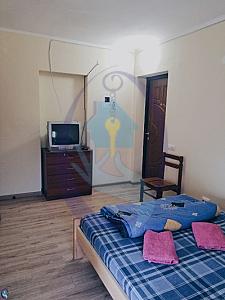 Довженка 15б-19